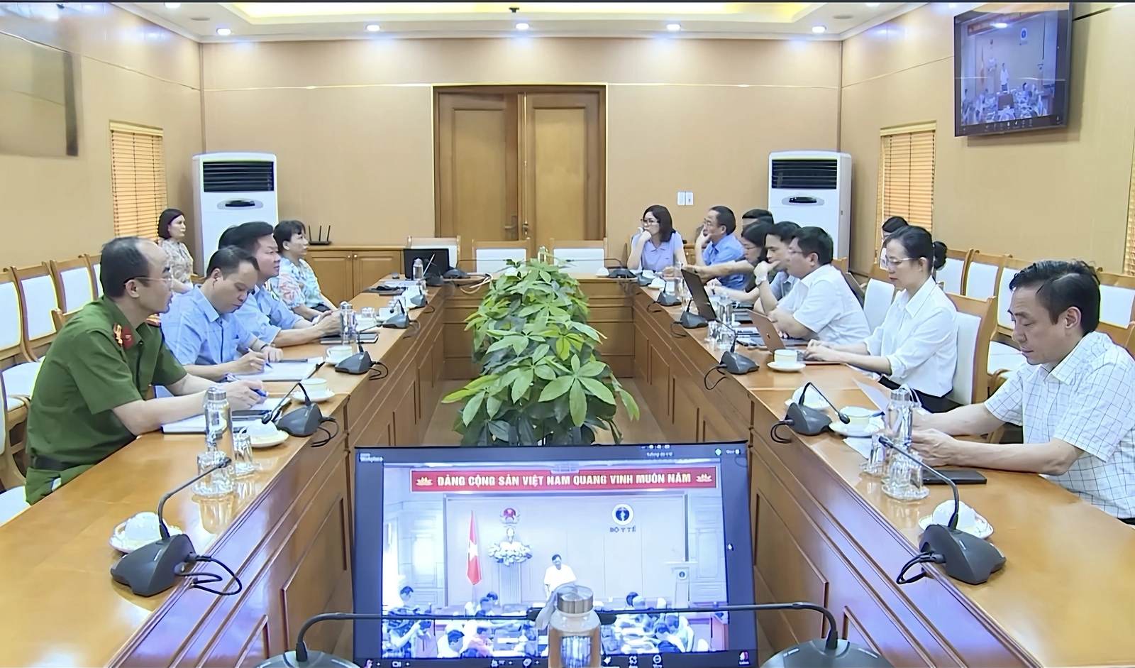 Bảo vệ sức khỏe người dân và lành mạnh thị trường dược phẩm