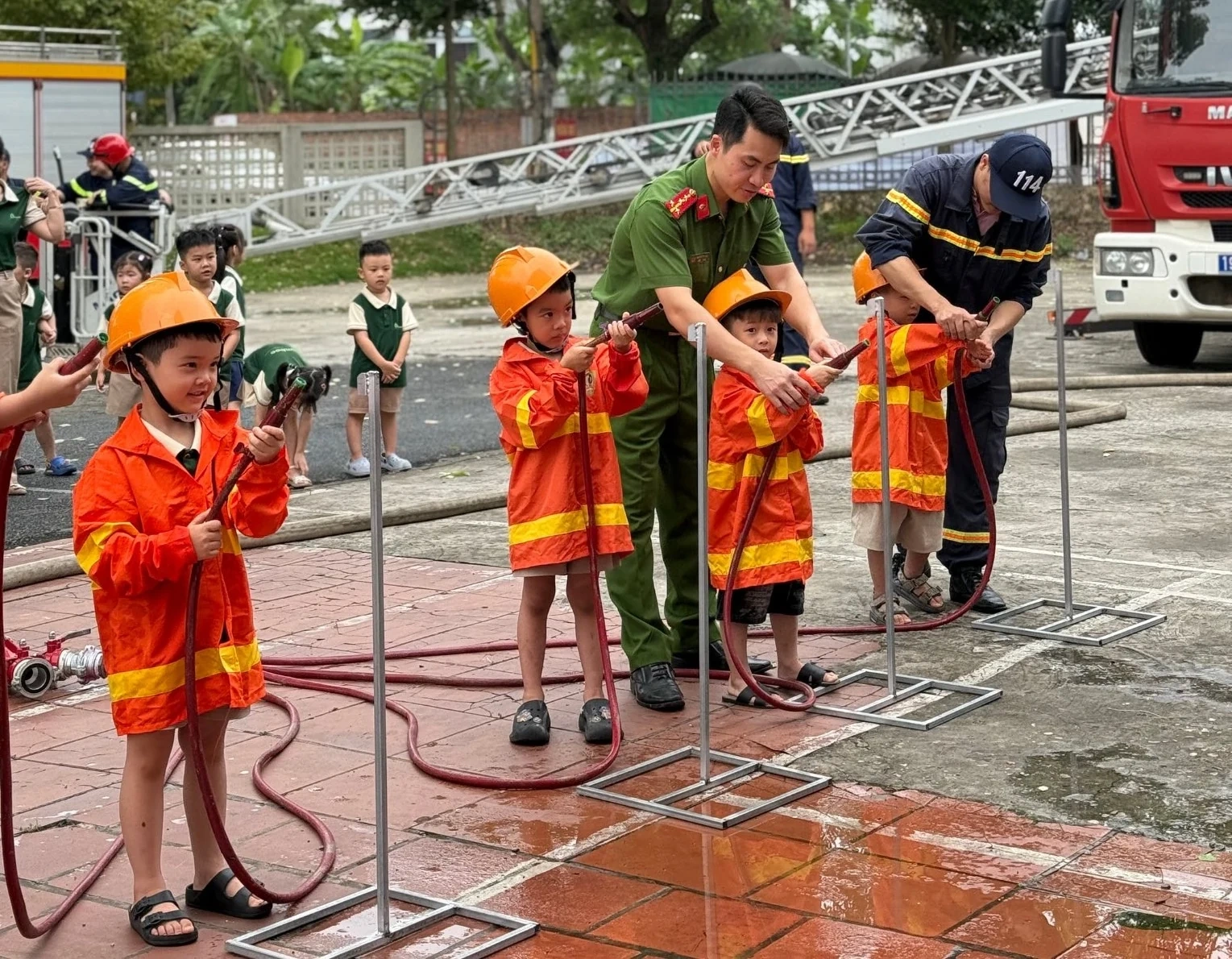 Tuyên truyền, hướng dẫn và trải nghiệm kỹ năng PCCC, CNCH