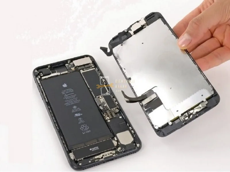 Ở đâu ép cổ cáp màn hình iPhone lấy liền tại TP.HCM?