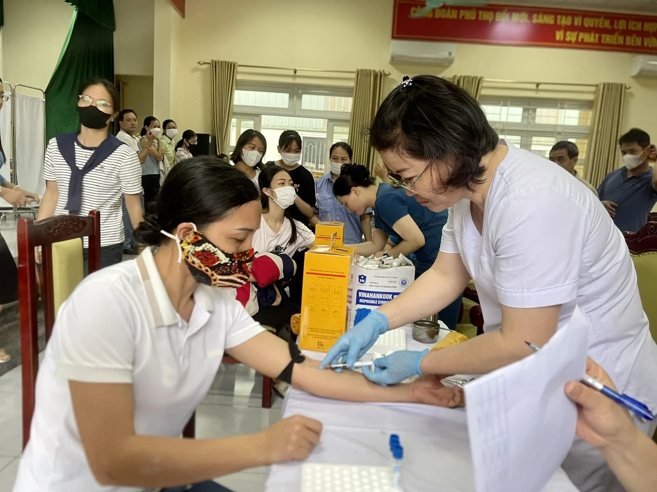 Khám sức khỏe cho đoàn viên, người lao động Khu công nghiệp Thuỵ Vân