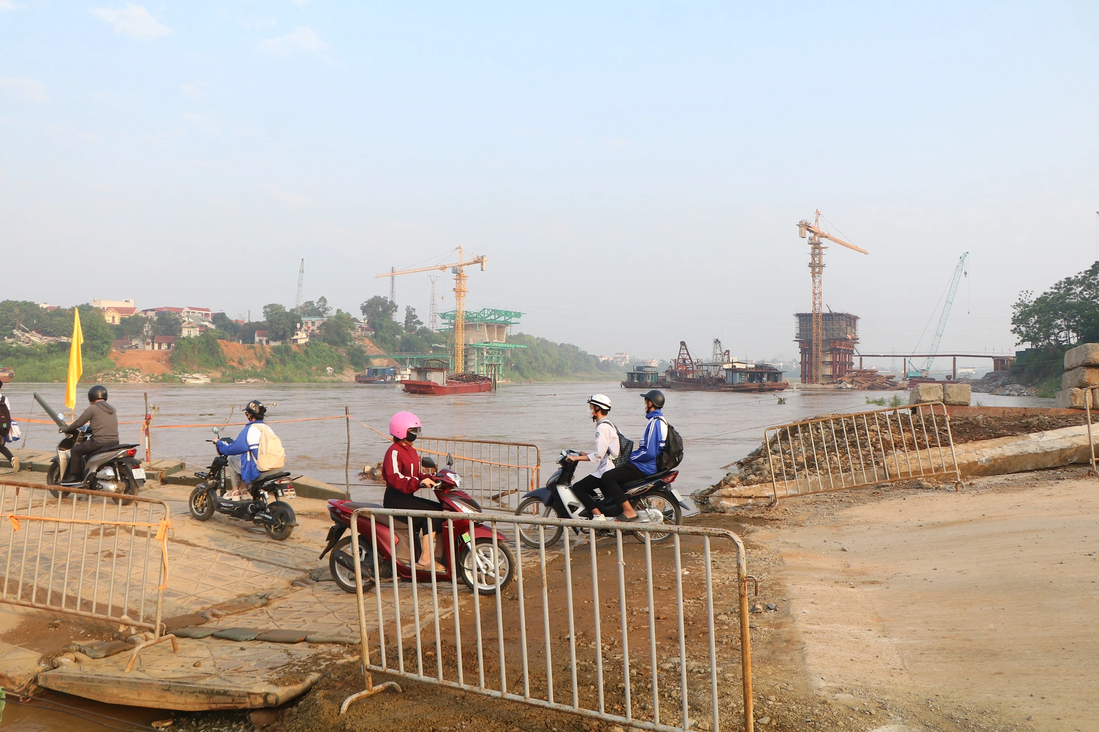 Thi công cầu Phong Châu mới đảm bảo an toàn, đúng tiến độ