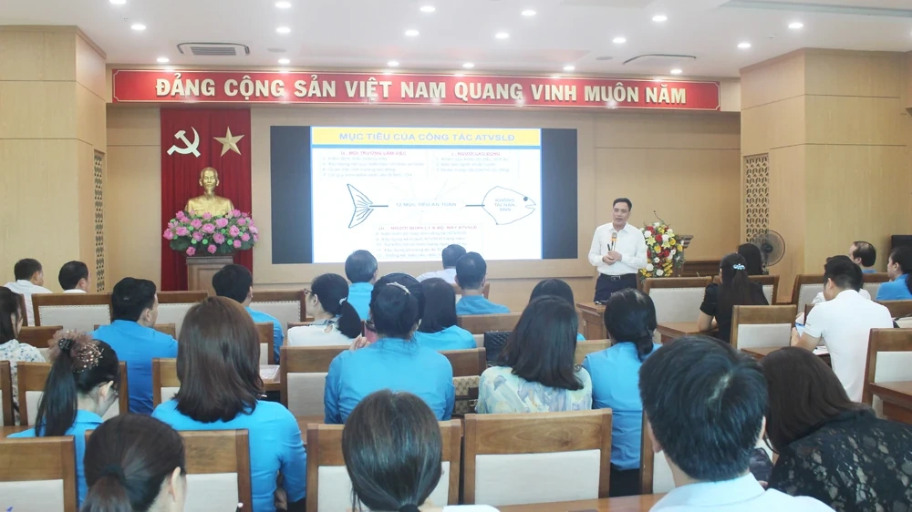 Tập huấn kỹ năng và phương pháp hoạt động về công tác an toàn, vệ sinh lao động