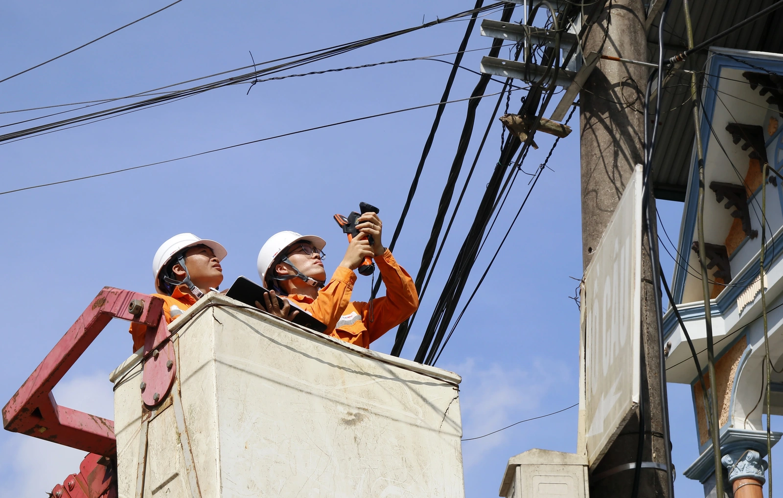 Ứng dụng công nghệ hiện đại trong quản lý, vận hành lưới điện