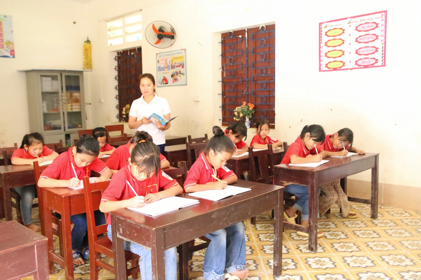 Trường vùng khó đón chờ chính sách mới đi vào cuộc sống