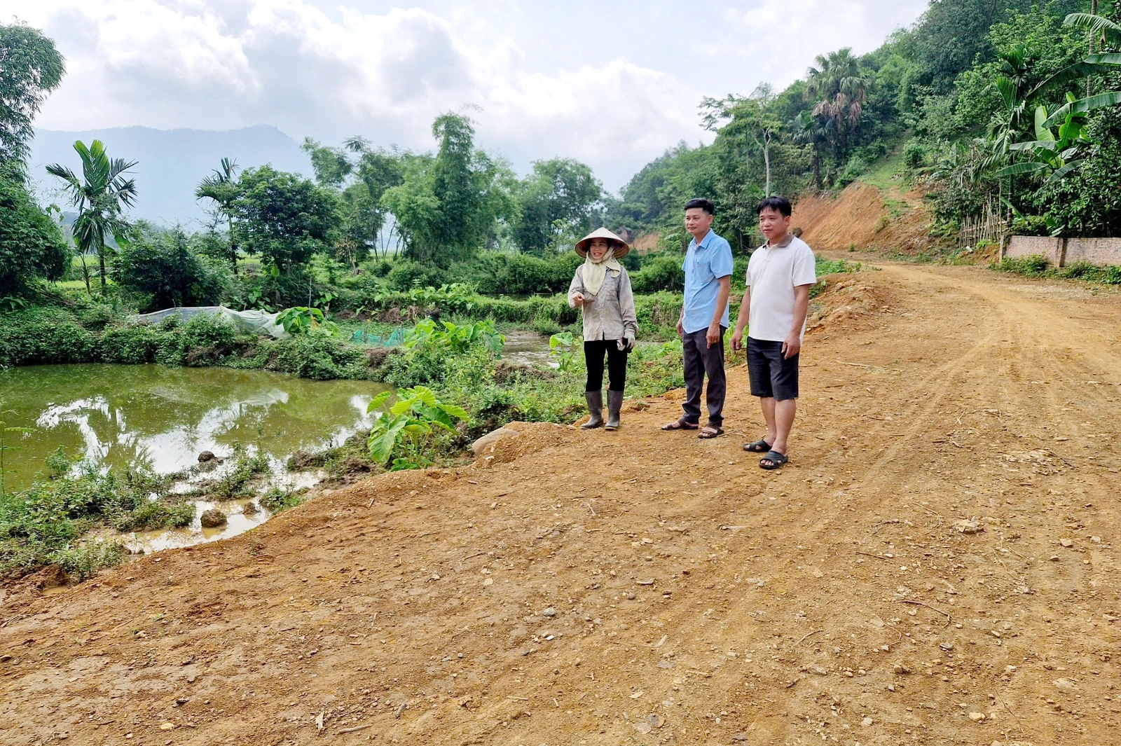 Đồng lòng hiến đất mở đường