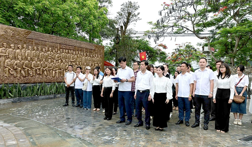 Về nguồn, gặp mặt kỷ niệm 100 năm Ngày Báo chí Cách mạng Việt Nam