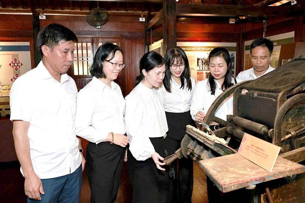 Về nguồn, gặp mặt kỷ niệm 100 năm Ngày Báo chí Cách mạng Việt Nam