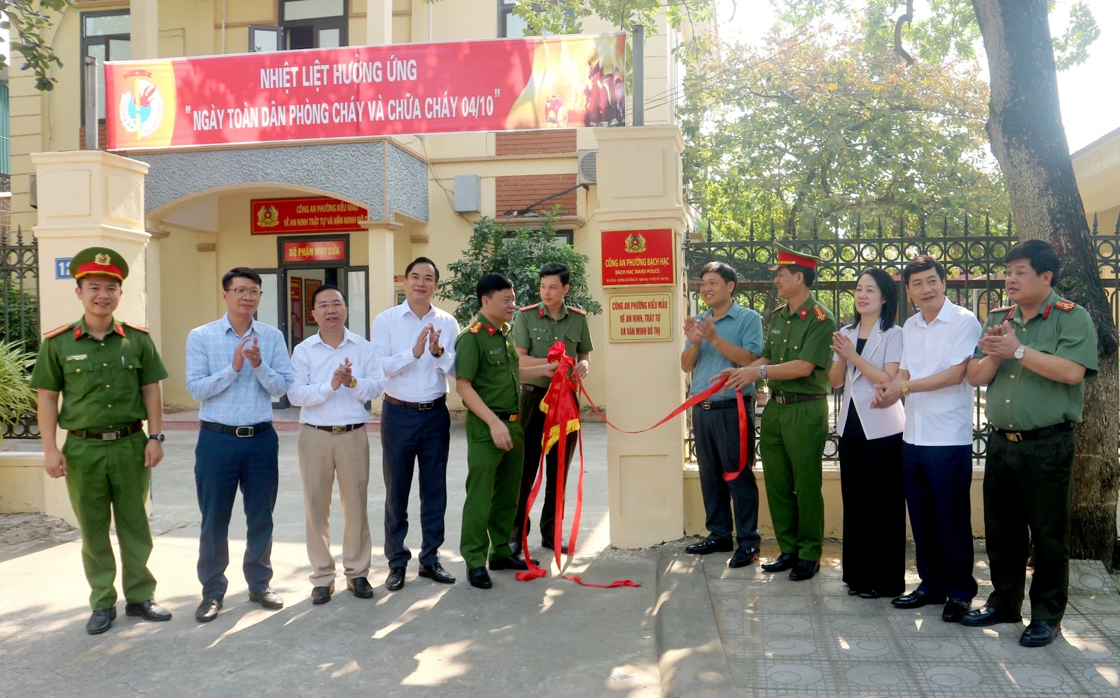 Người rèn lá chắn, giữ bình yên địa bàn giáp ranh