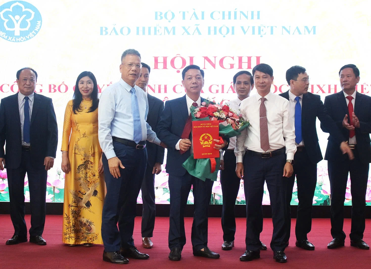 Công bố Quyết định thành lập Bảo hiểm Xã hội khu vực XVIII và các Quyết định về công tác cán bộ