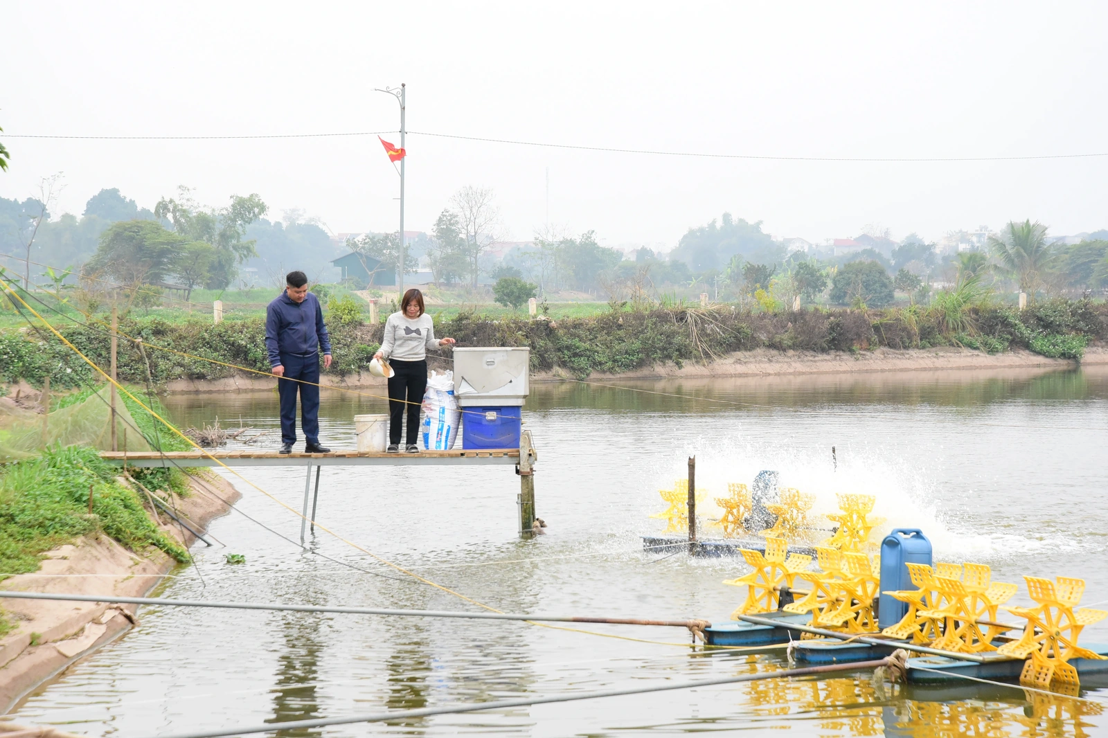 Thi đua phát triển kinh tế, giảm nghèo bền vững