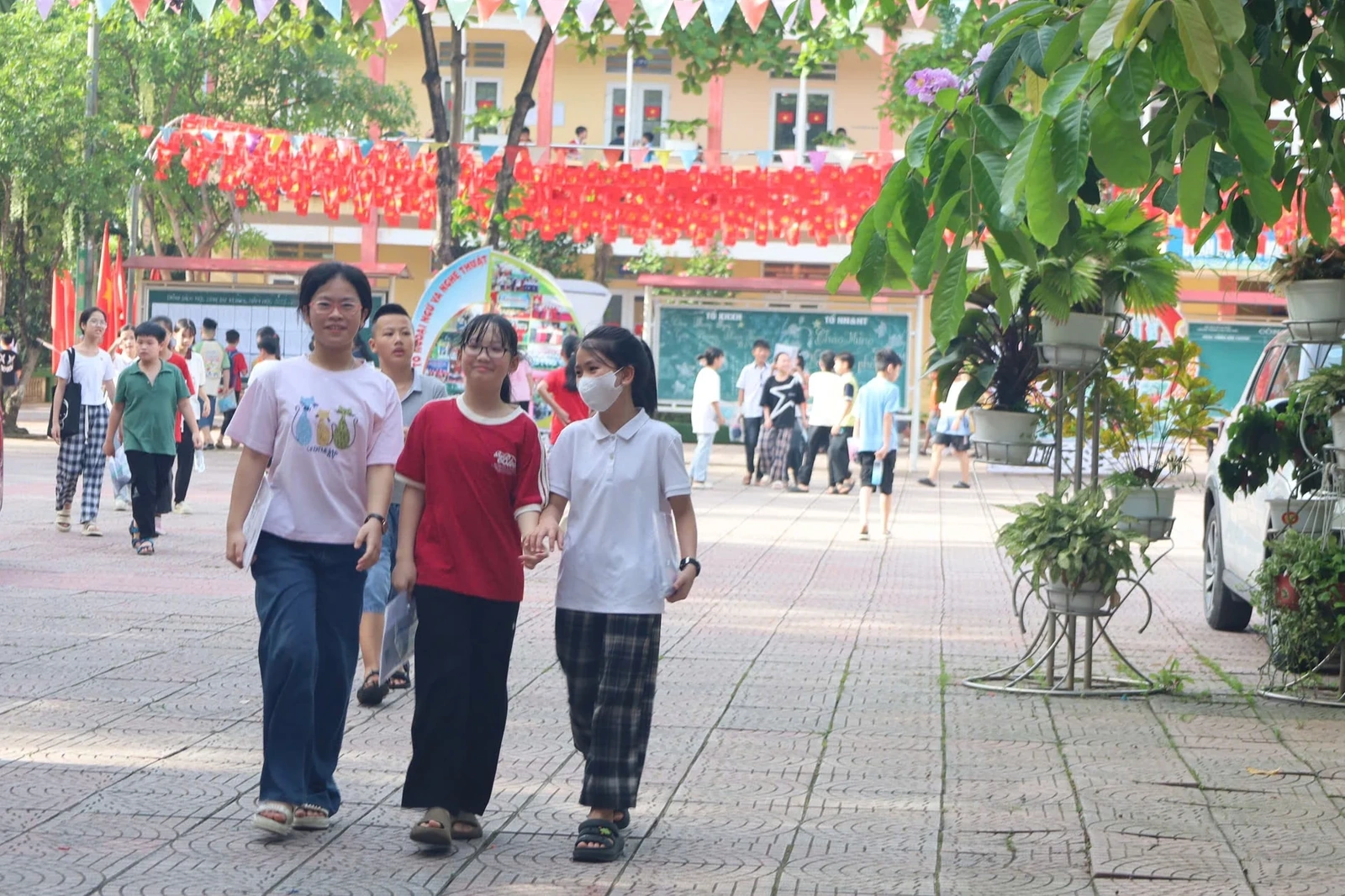 1.136 học sinh dự tuyển vào Trường THCS Văn Lang