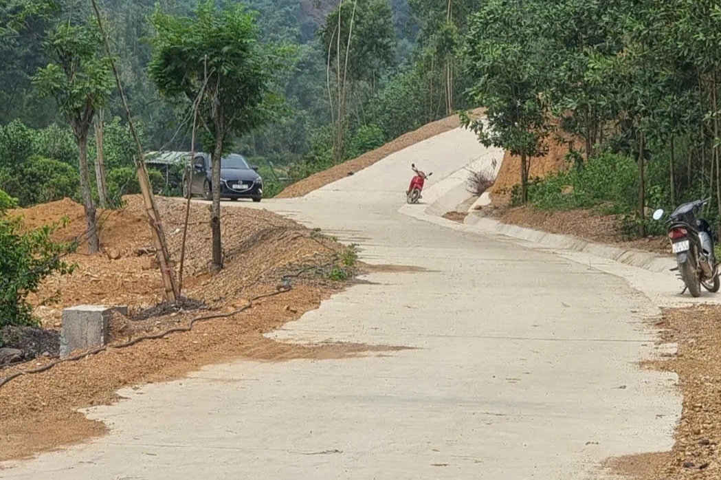 Nhân dân khu Láng Mai hiến 2.500m2 đất làm đường giao thông nông thôn