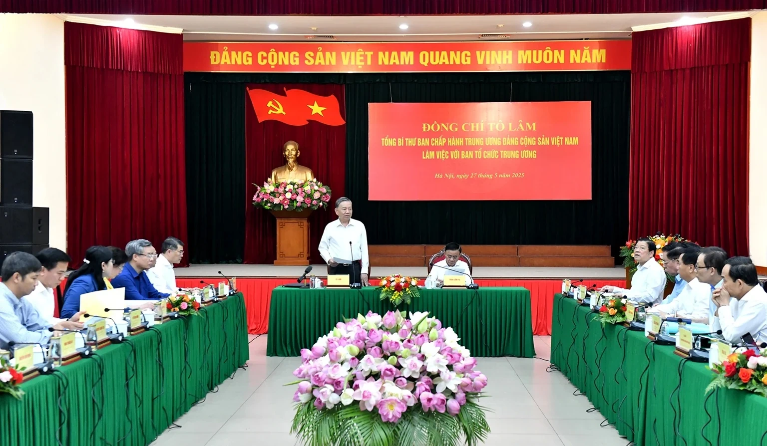 Sắp xếp, bố trí cán bộ tương xứng với yêu cầu phát triển