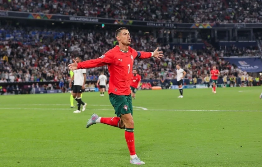 Ronaldo rực sáng, Bồ Đào Nha quật ngã ĐT Đức để vào chung kết