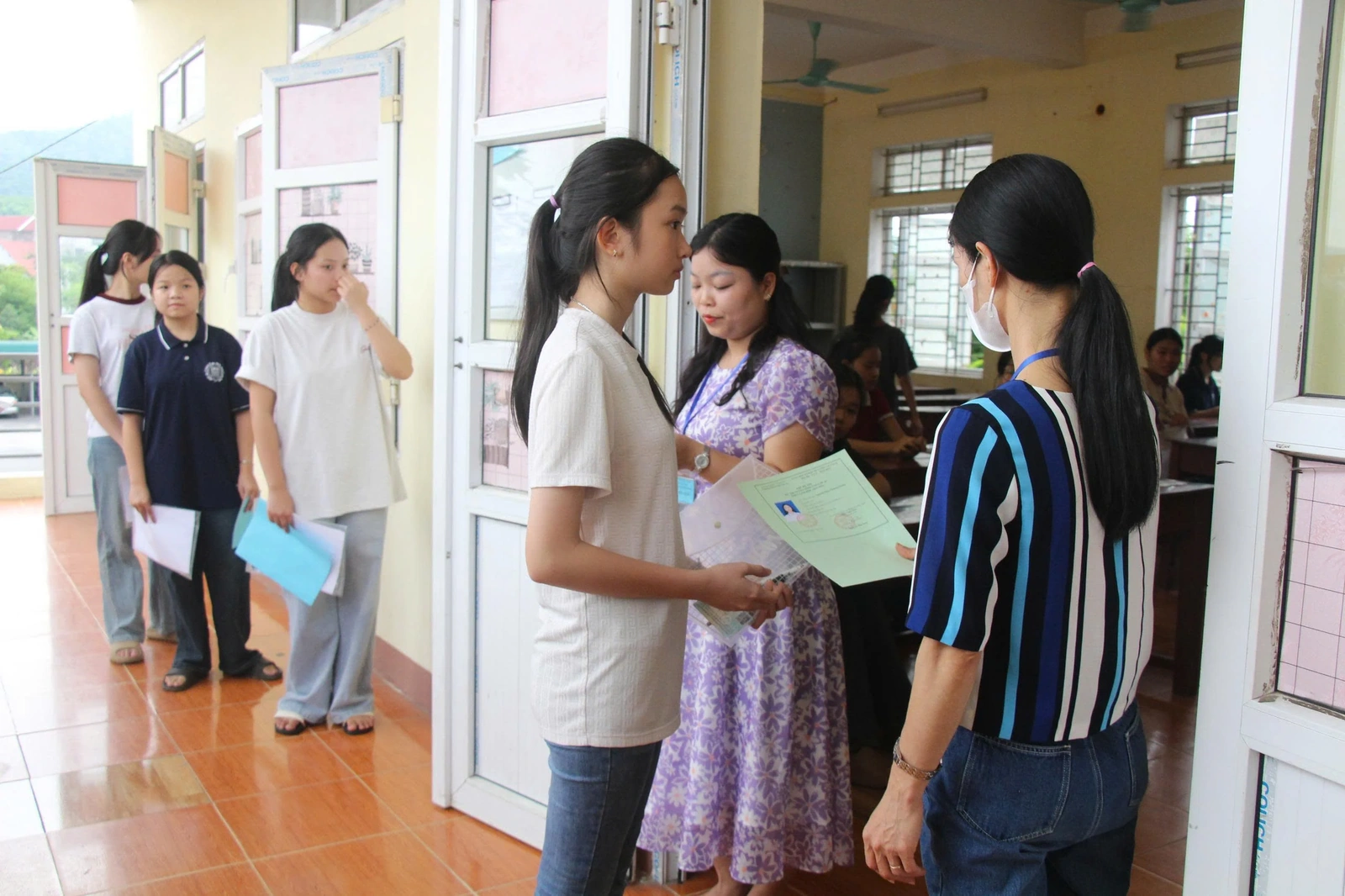 Thí sinh bước vào môn thi cuối Kỳ thi tuyển sinh lớp 10 THPT không chuyên