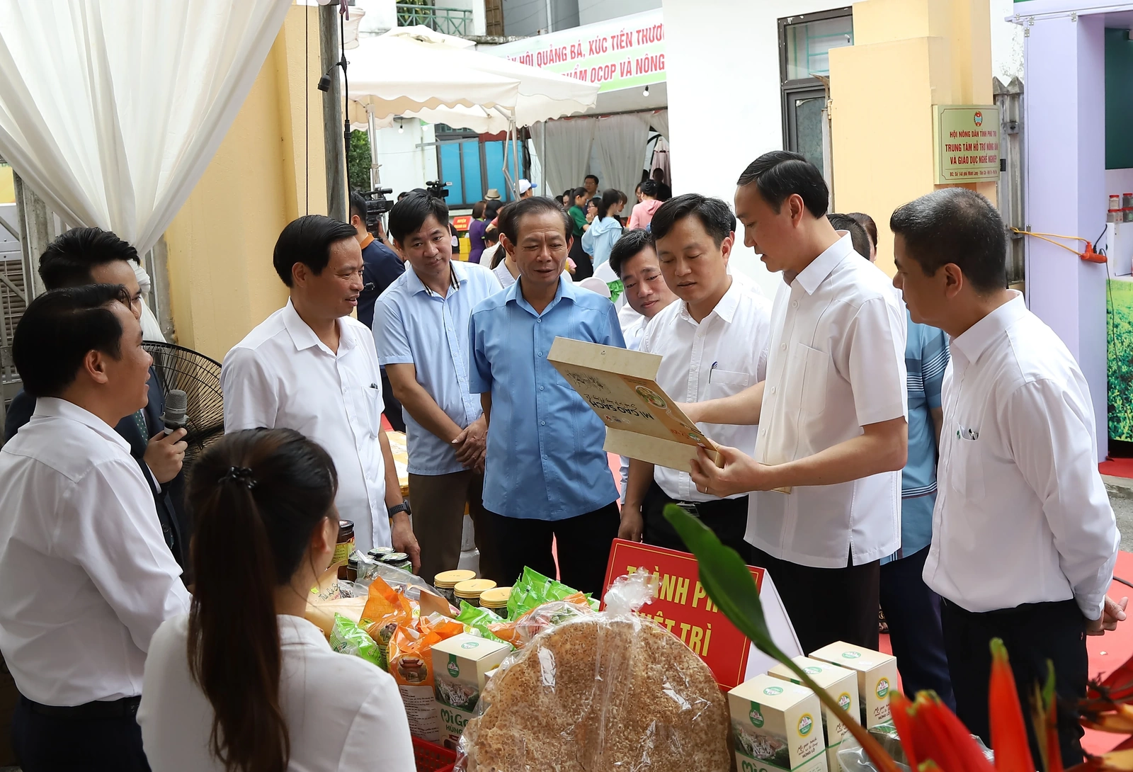 Khai mạc Ngày hội quảng bá, kết nối hỗ trợ tiêu thụ sản phẩm OCOP và nông sản tiêu biểu