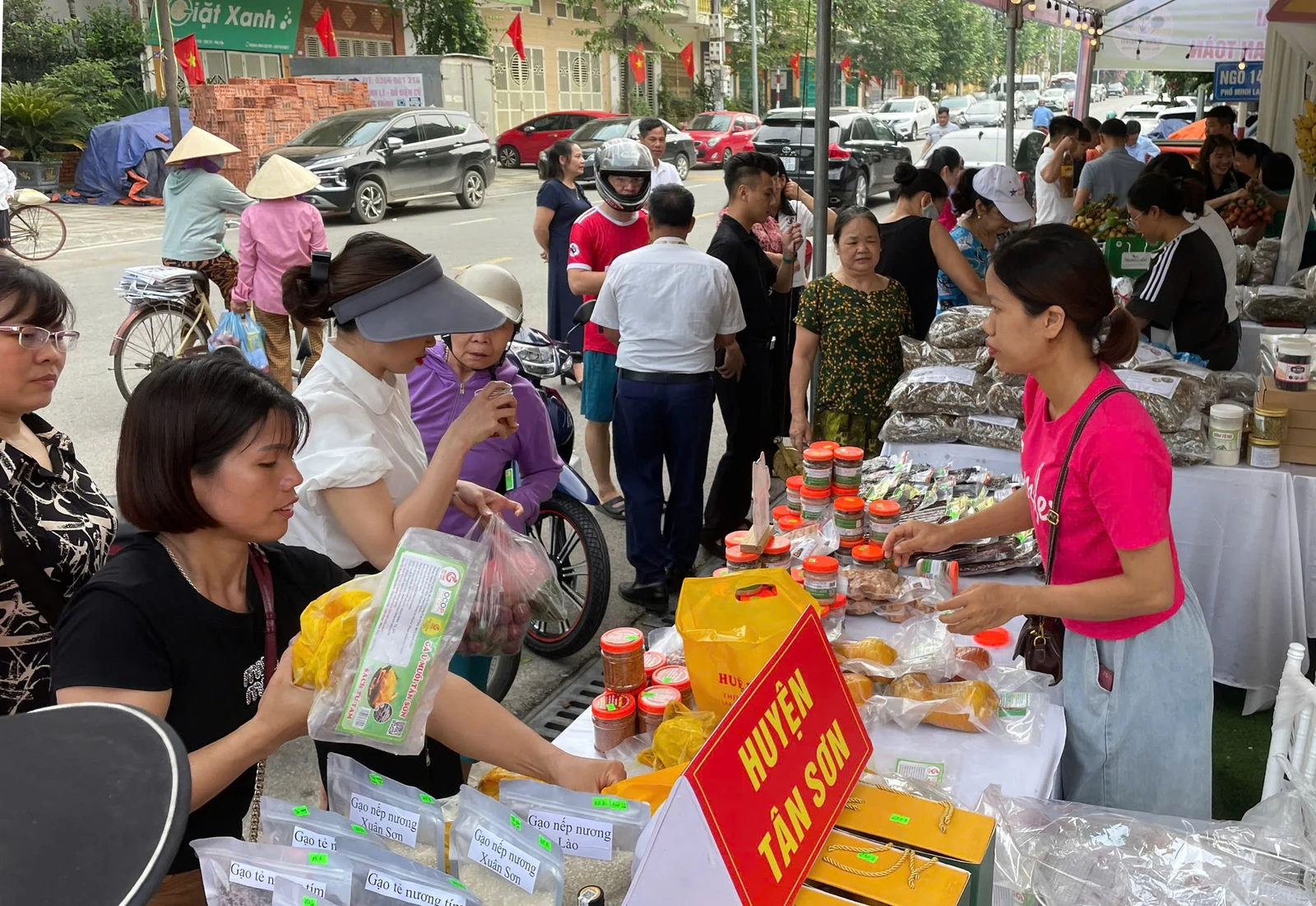 Khai mạc Ngày hội quảng bá, kết nối hỗ trợ tiêu thụ sản phẩm OCOP và nông sản tiêu biểu