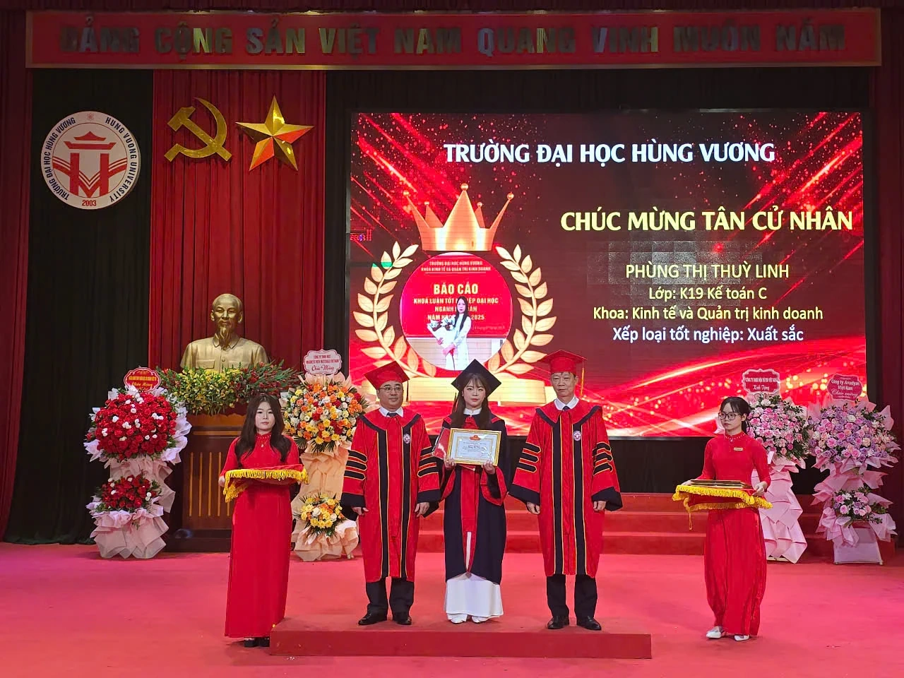Lễ bế giảng và trao Bằng tốt nghiệp Đại học chính quy