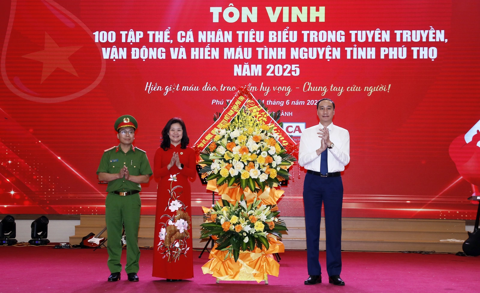 Tôn vinh 100 tập thể, cá nhân tiêu biểu trong tuyên truyền, vận động và hiến máu tình nguyện 