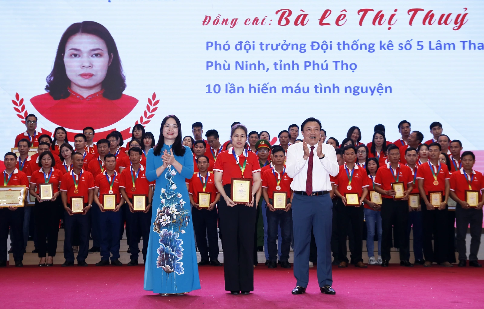 Tôn vinh 100 tập thể, cá nhân tiêu biểu trong tuyên truyền, vận động và hiến máu tình nguyện 