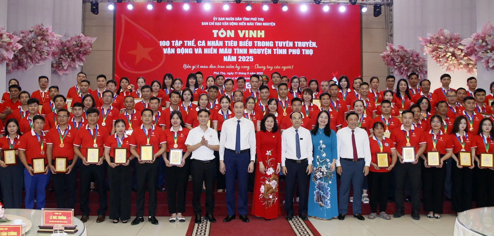 Tôn vinh 100 tập thể, cá nhân tiêu biểu trong tuyên truyền, vận động và hiến máu tình nguyện 