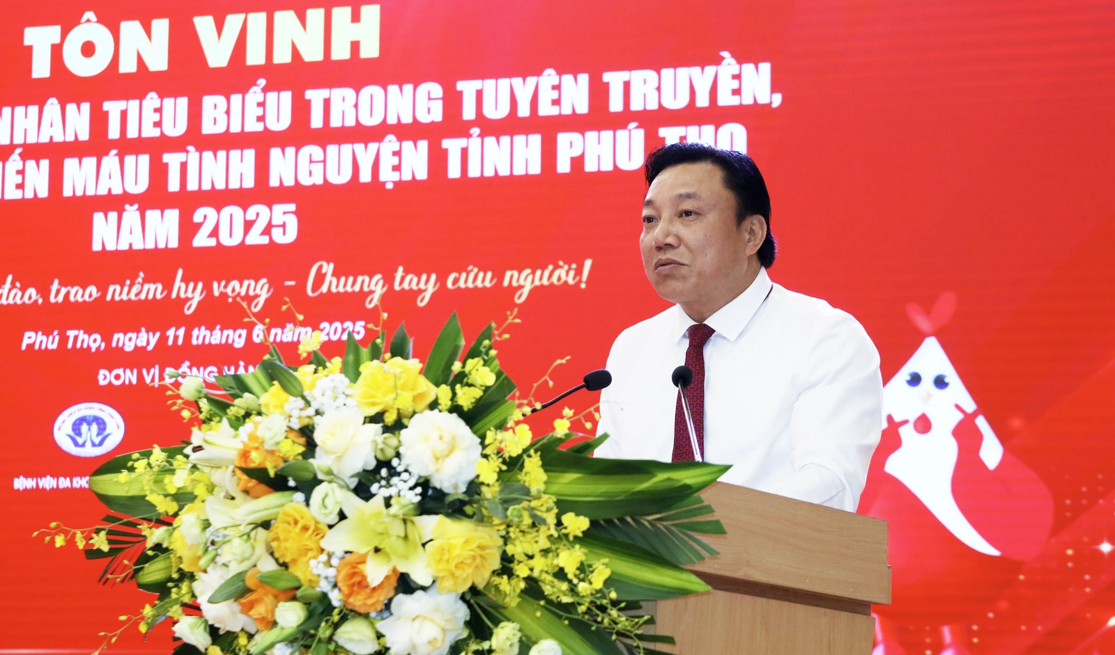 Tôn vinh 100 tập thể, cá nhân tiêu biểu trong tuyên truyền, vận động và hiến máu tình nguyện 