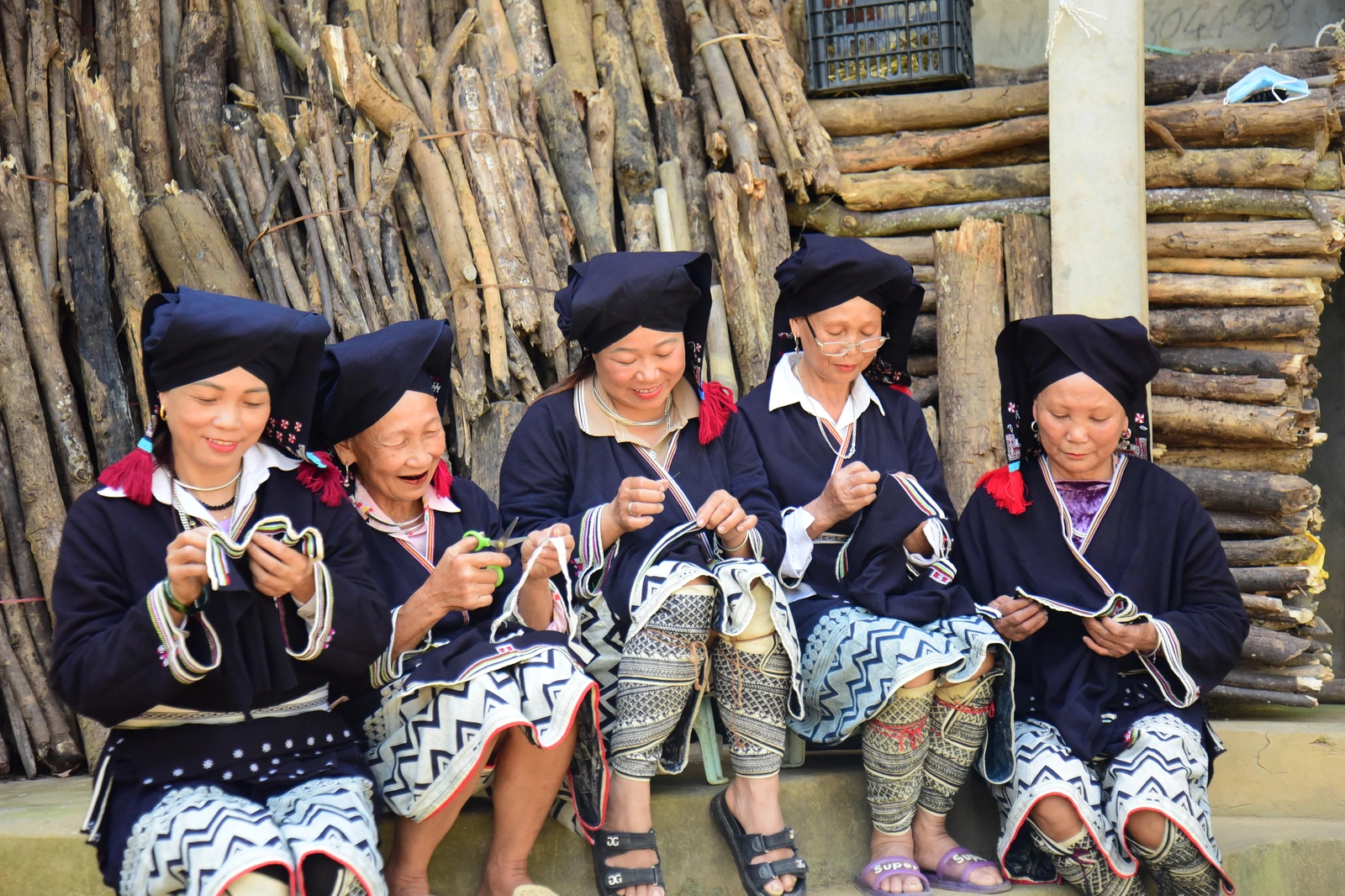 Gìn giữ bản sắc, đánh thức tiềm năng văn hóa vùng cao