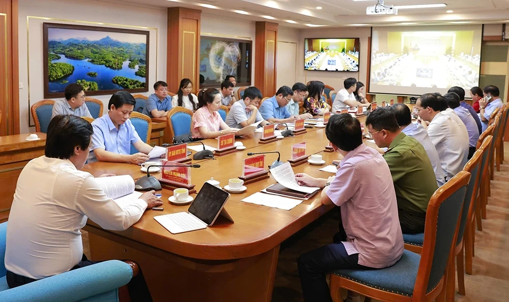 Hội nghị trực tuyến toàn quốc về: Triển khai xóa nhà tạm, nhà dột nát trên phạm vi cả nước; Các công trình, dự án trọng điểm ngành giao thông vận tải; Thúc đẩy đầu tư công năm 2025