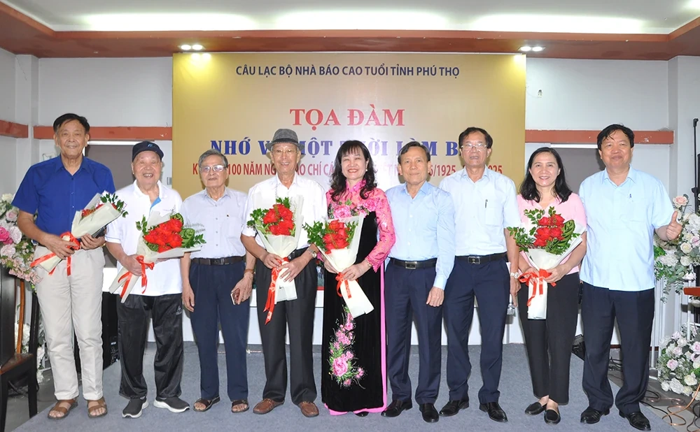 CLB Nhà báo cao tuổi tỉnh Phú Thọ tổ chức Toạ đàm Nhớ về một thời làm báo