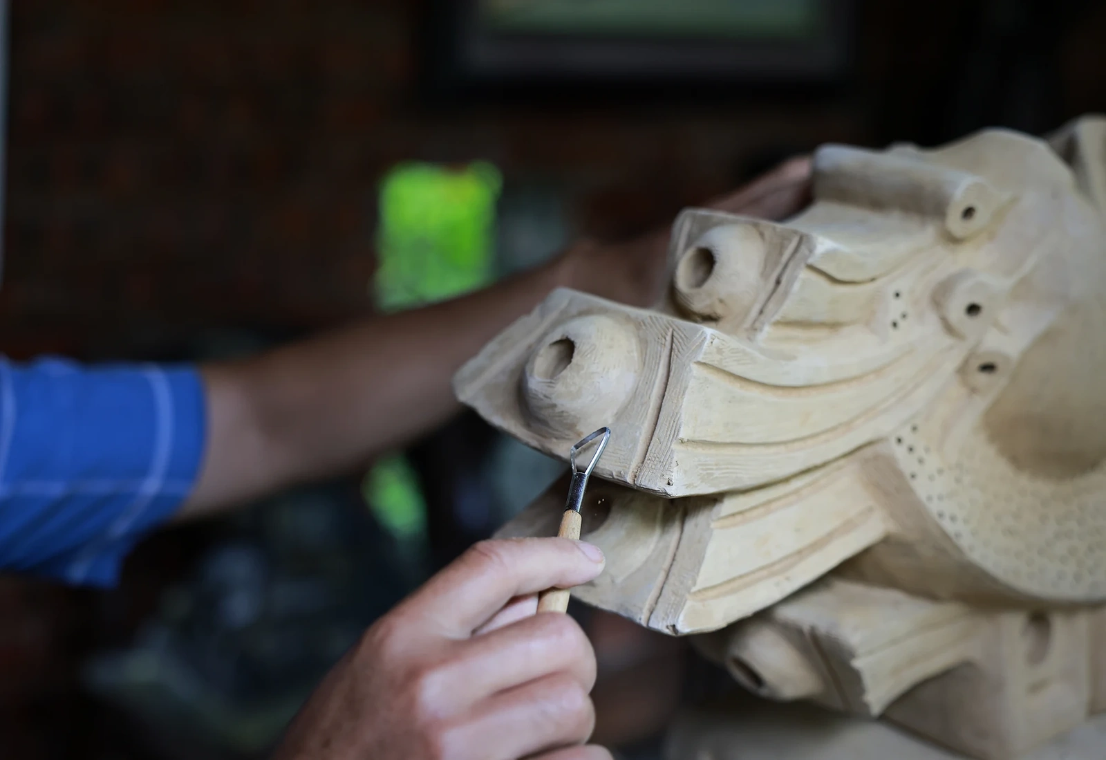 Từ đôi bàn tay tài hoa