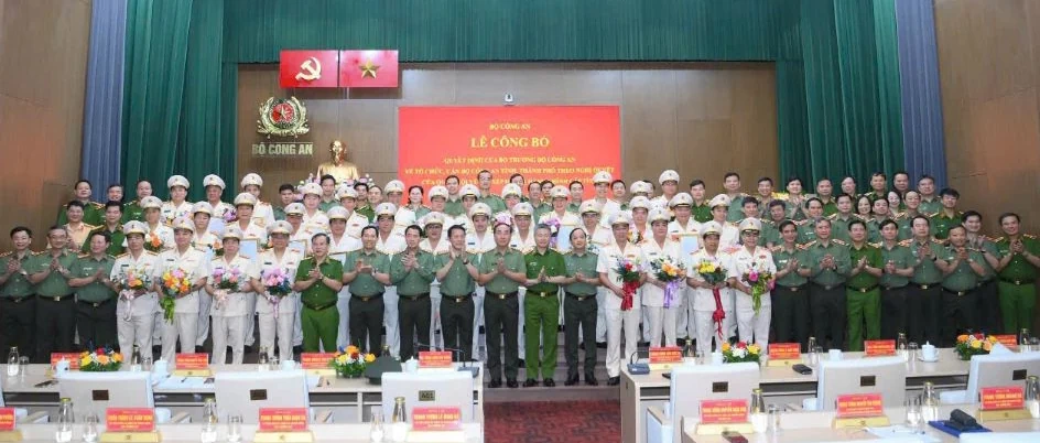 Bộ Công an: Công bố các quyết định của Bộ trưởng về tổ chức cán bộ