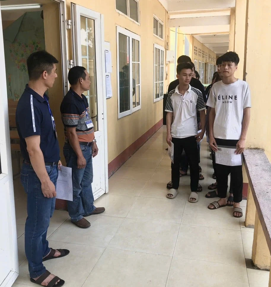 Thí sinh bước vào ngày thi thứ hai - Kỳ thi tốt nghiệp THPT năm 2025