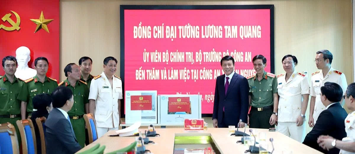 Bộ trưởng Bộ Công an Lương Tam Quang thăm và làm việc tại xã Bản Nguyên