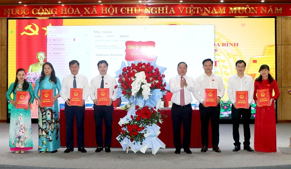 Phó Bí thư Thường trực Tỉnh ủy Nguyễn Phi Long dự Kỳ họp thứ Nhất HĐND phường Hòa Bình