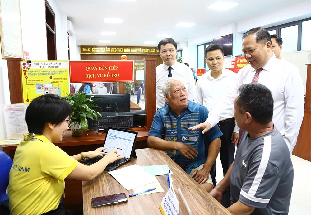 Phó Bí thư Thường trực Tỉnh ủy Nguyễn Phi Long dự Kỳ họp thứ Nhất HĐND phường Hòa Bình