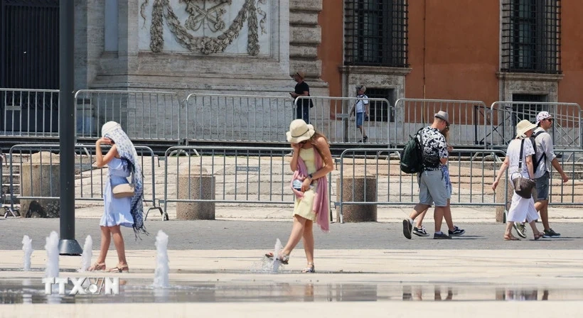 Nắng nóng kỷ lục tới 41 độ C tại Italy gây nguy hại tới sức khỏe