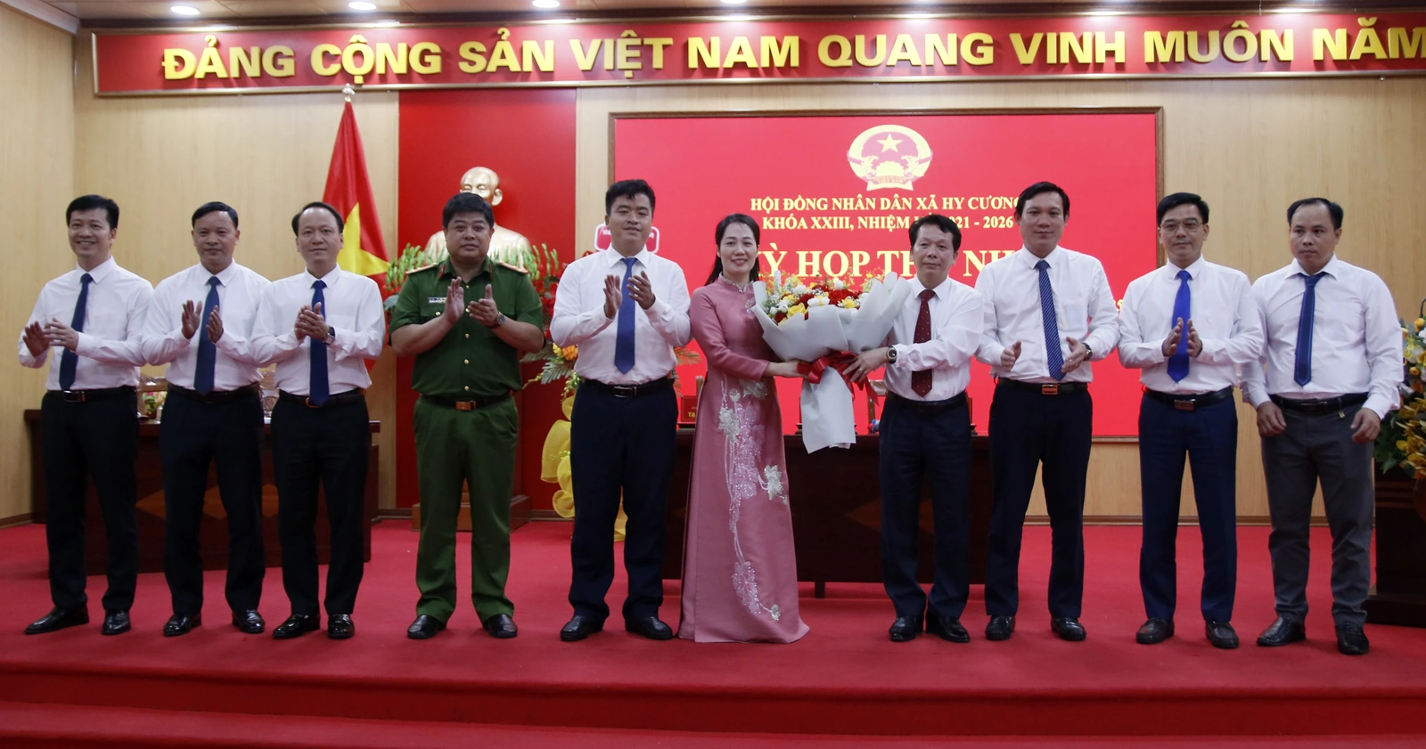 Chủ tịch HĐND tỉnh Bùi Văn Quang dự chỉ đạo Kỳ họp thứ Nhất HĐND xã Hy Cương