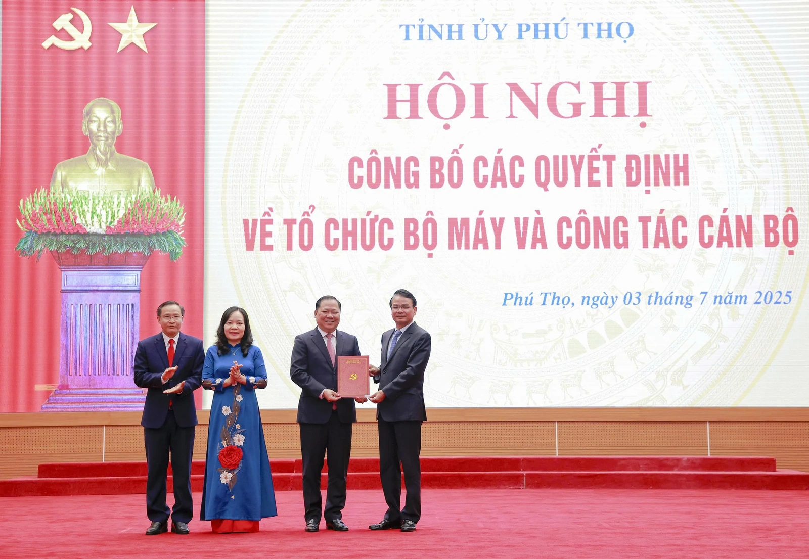 Phú Thọ công bố các quyết định về tổ chức bộ máy và công tác cán bộ