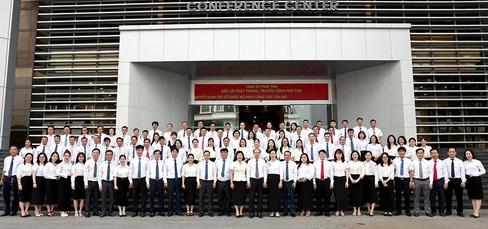 Công bố quyết định về tổ chức bộ máy và công tác cán bộ của Báo và phát thanh, truyền hình Phú Thọ