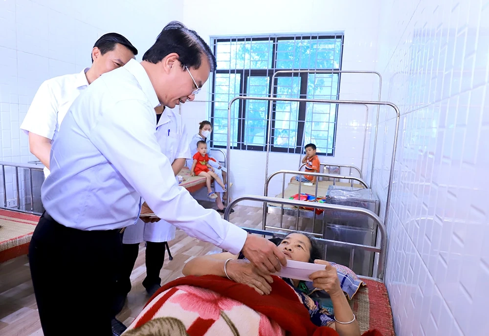 Bí thư Tỉnh ủy Đặng Xuân Phong làm việc với Đảng ủy xã Đức Nhàn