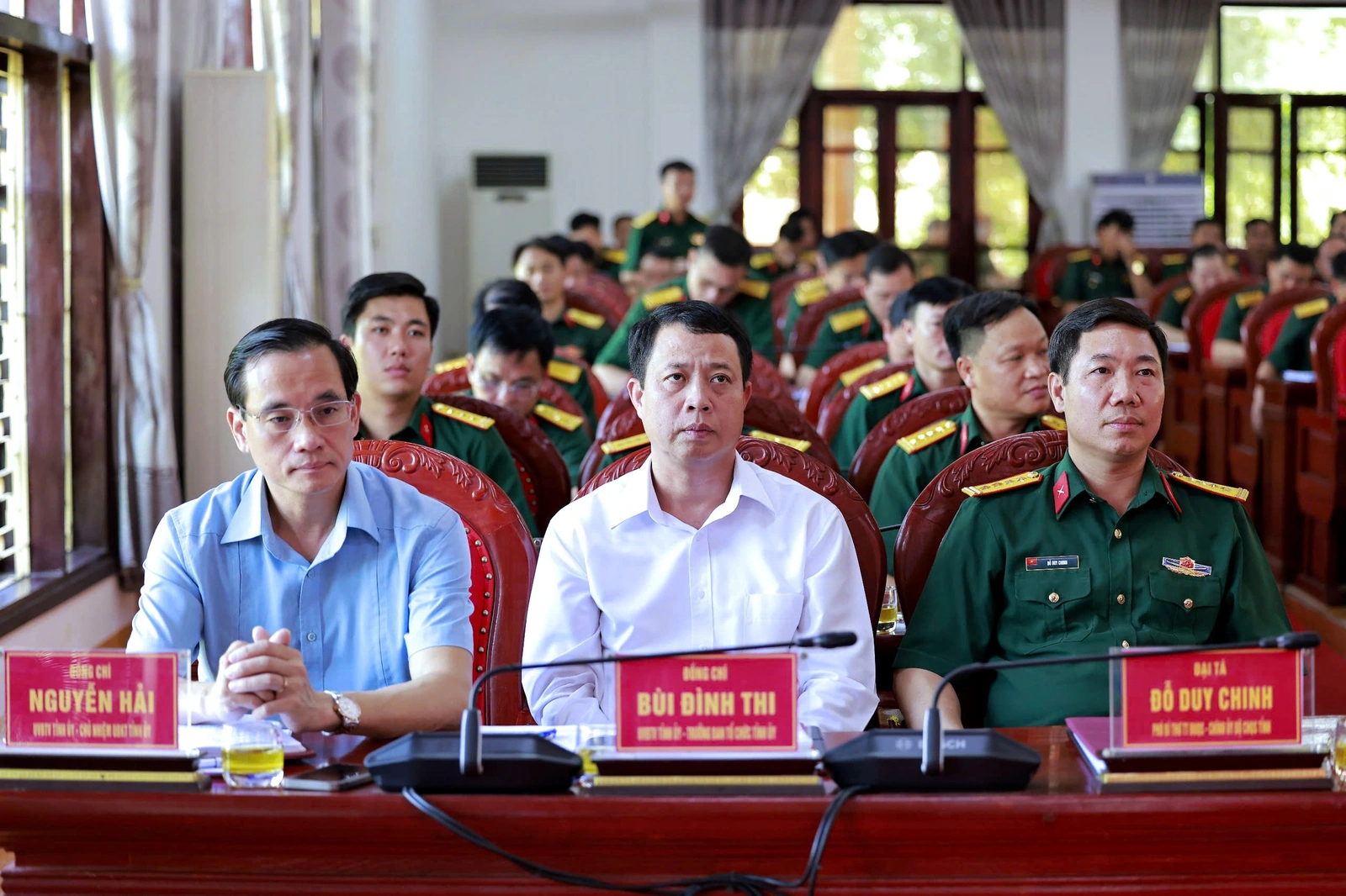 Ra Nghị quyết thực hiện nhiệm vụ quân sự, quốc phòng