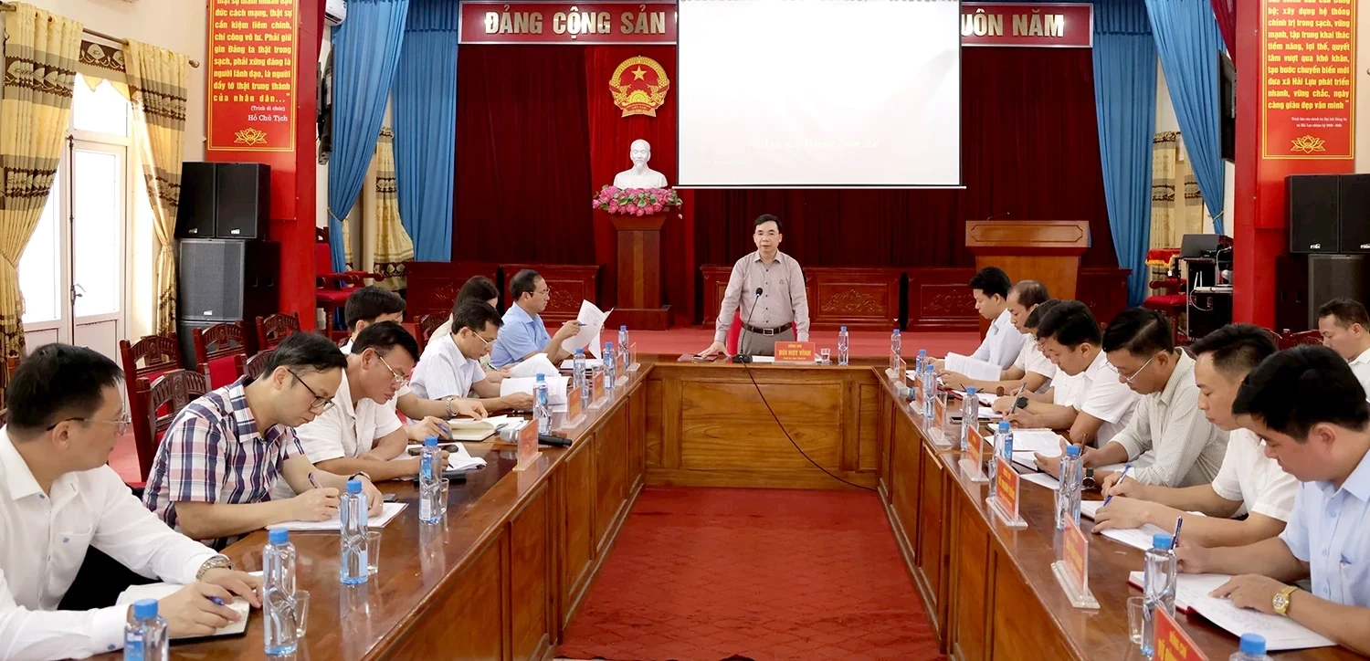 Phó Bí thư Tỉnh ủy Bùi Huy Vĩnh kiểm tra thực tế tại xã Hải Lựu