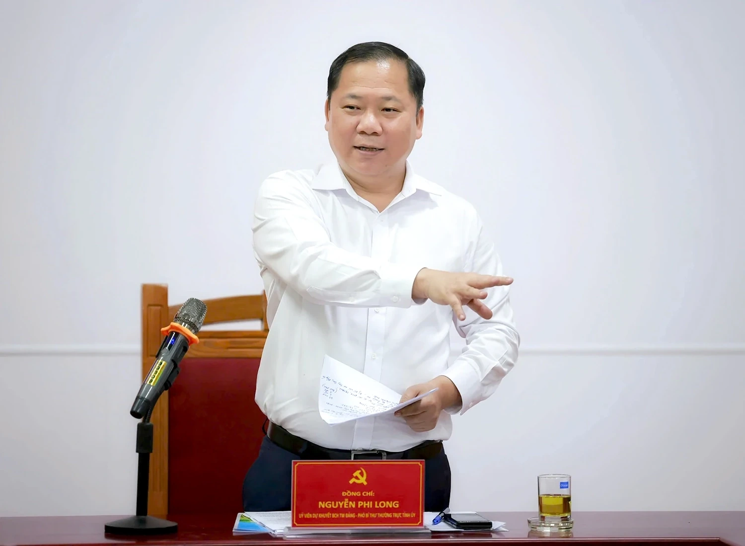 Phó Bí thư Thường trực Tỉnh ủy Nguyễn Phi Long thăm và làm việc tại xã Thu Cúc