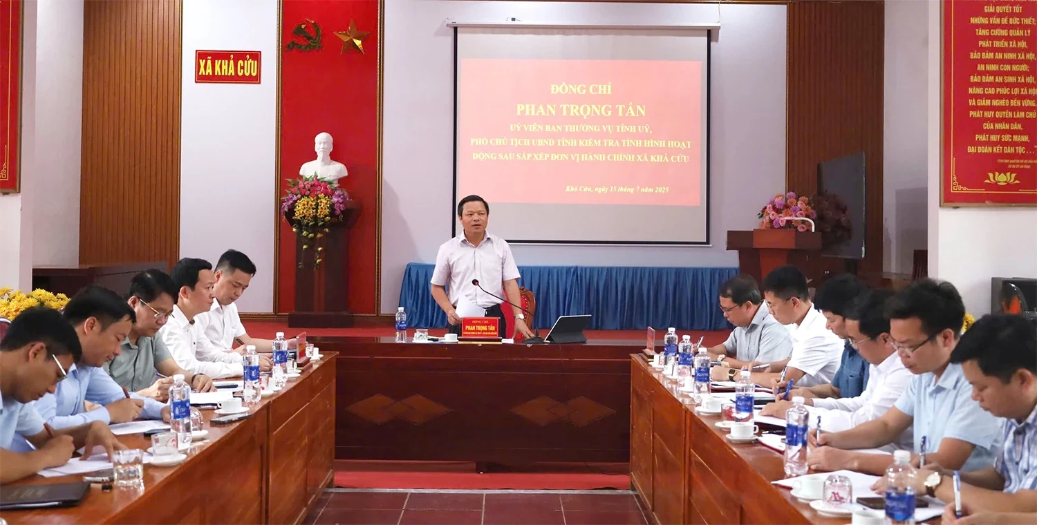 Phó Chủ tịch UBND tỉnh Phan Trọng Tấn kiểm tra tại xã Khả Cửu và xã Văn Miếu