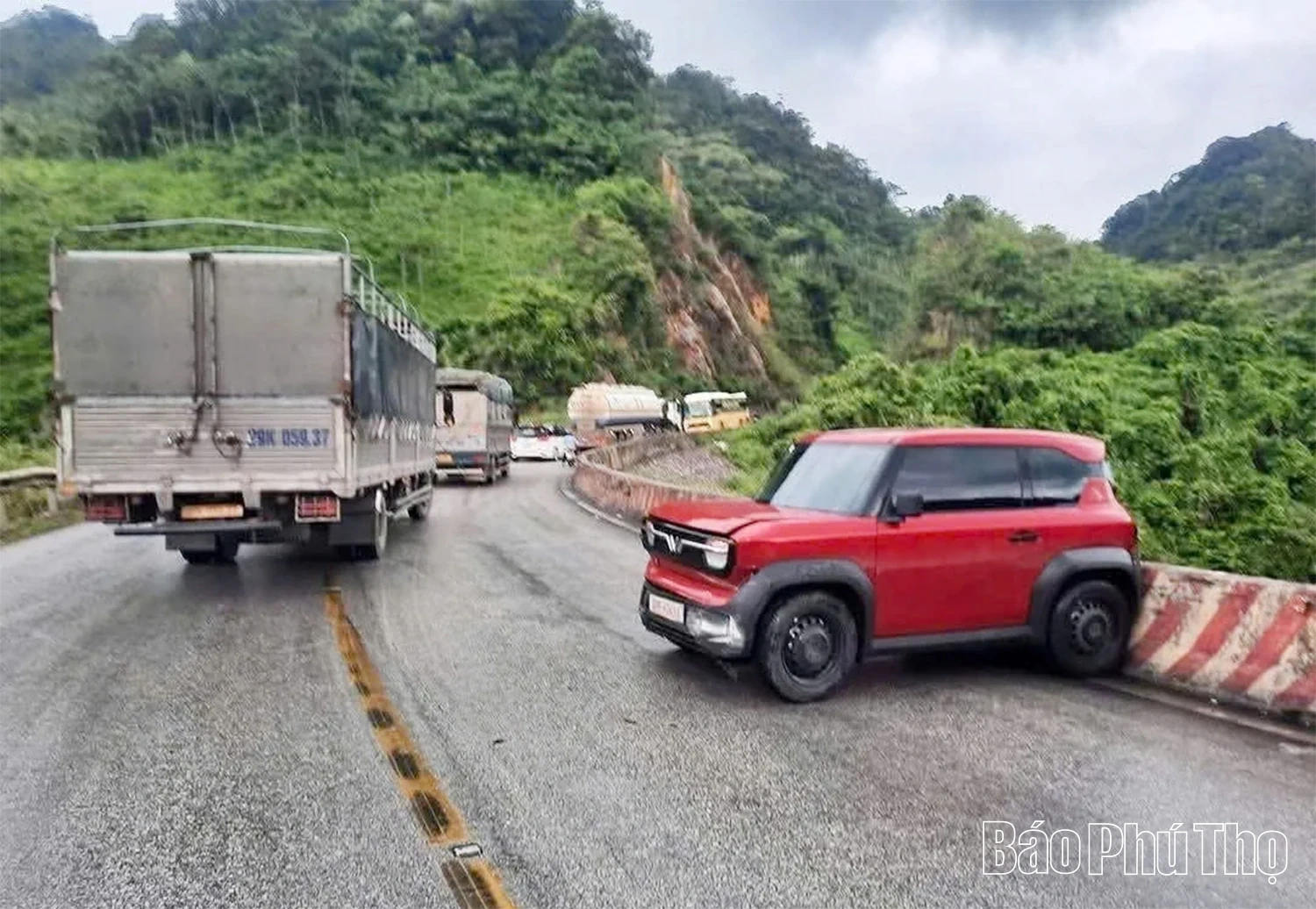 Cấp thiết xử lý điểm đen mất an toàn giao thông trên quốc lộ 6