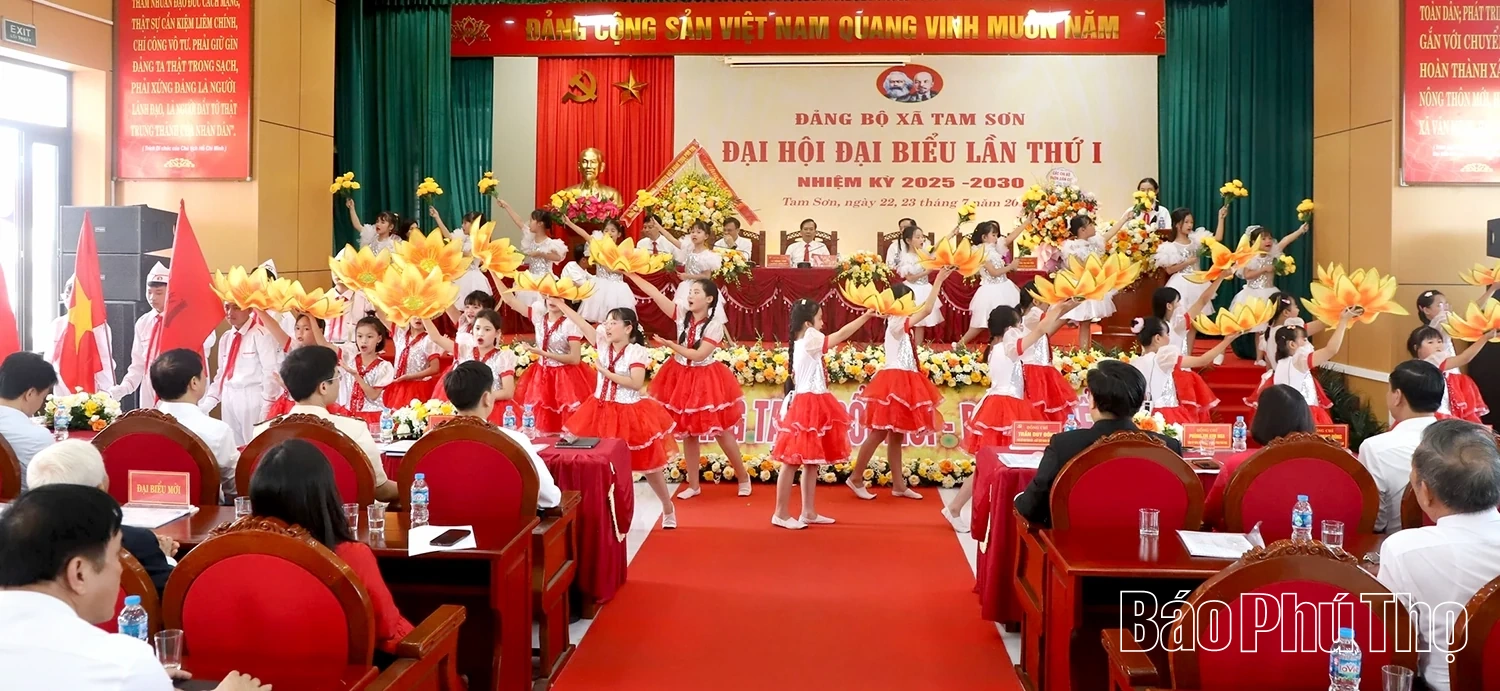 Chủ tịch UBND tỉnh Trần Duy Đông dự, chỉ đạo Đại hội Đảng bộ xã Tam Sơn lần thứ I