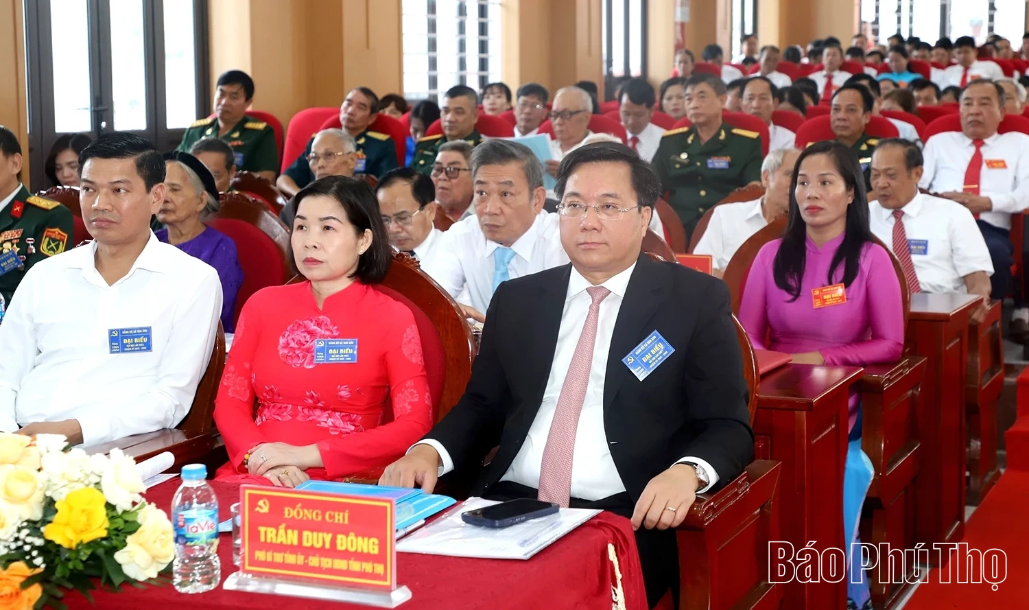 Chủ tịch UBND tỉnh Trần Duy Đông dự, chỉ đạo Đại hội Đảng bộ xã Tam Sơn lần thứ I