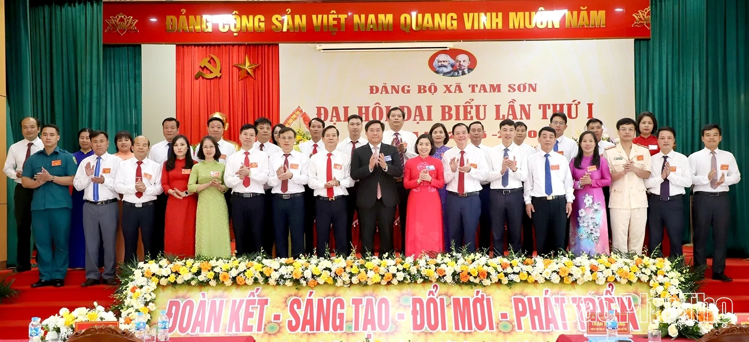 Chủ tịch UBND tỉnh Trần Duy Đông dự, chỉ đạo Đại hội Đảng bộ xã Tam Sơn lần thứ I