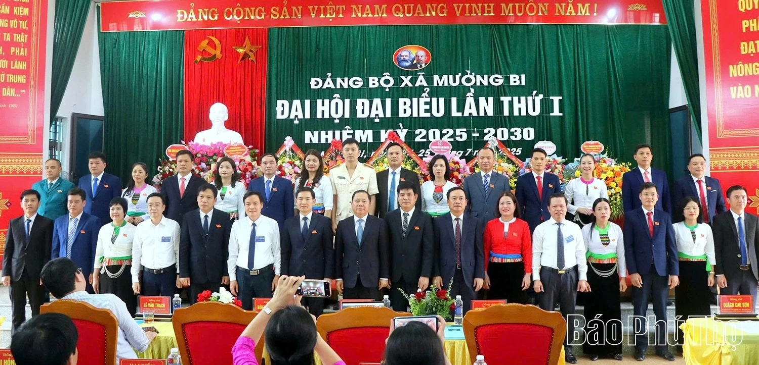 Phó Bí thư Thường trực Tỉnh ủy Nguyễn Phi Long dự và chỉ đạo Đại hội Đảng bộ xã Mường Bi