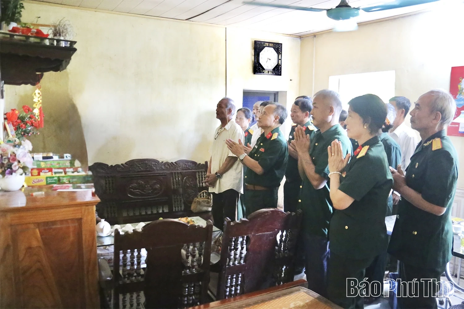 Thăm, tặng quà tri ân gia đình liệt sĩ